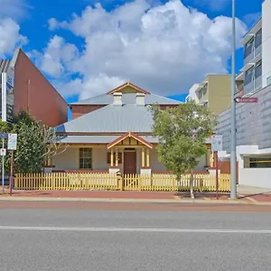 Emu Backpackers - Note - Valid Passport Required For Check In Hostel Perth